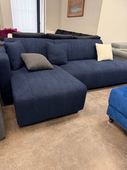 Bello Contemporary Sectional With Chaise